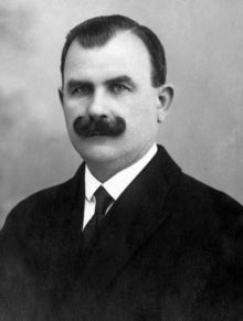 František Burian v civilu. Fotografii z rodinného archivu poskytl pan Jiří Tomis, vnuk F. Buriana. Děkujeme.