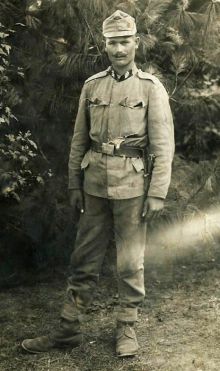 Karel Albrecht v době vojenské služby. Fotografii z rodinného archivu poskytl pan Ladislav Bartoš, děkujeme.