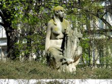 sochařská realizace: Žena s klasy