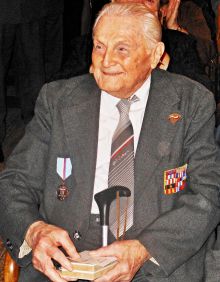 Josef Styx v Pamětní síni Kounicových kolejí 13. 11. 2014 při převzetí pamětní medaile Českého svazu bojovníků za svobodu. Snímek poskytla paní Růžena Styxová, děkujeme.