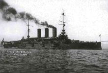 Jedna z lodí (rakousko-uherská bitevní loď S.M.S. Erzherzog Ferdinand Max před tureckým přístavem Smyrna v roce 1910), na níž František Burget sloužil. Jarmila Urbanová: Brněnští mariňáci. Poslední veteráni rakouského válečného...
