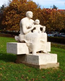 sochařská realizace: Matka s dítětem