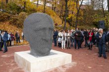 Odhalení sochy Jana Skácela v Brně