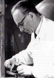 Vladislav Kruta. Zdroj: Pavel Bravený a Zdeněk Franc. Vladislav Kruta. Brno: Nadace Universitas Masarykiana, 2000. Osobnosti. ISBN 80-86258-11-4.