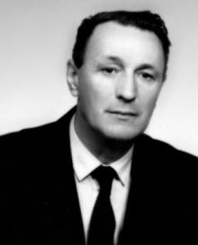 Jiří Dostál. Zdroj: Primář MUDr. Jiří Dostál. Anesteziologie & intenzivní medicína. 2009, 6, 337-338.