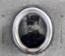 Václav Přibyl. Fotografii z náhrobku vojína Václava Přibyla na Ústředním hřbitově v Brně pro naši encyklopedii poskytl pan Vojtěch Bača, děkujeme.