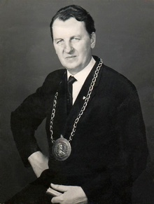Josef Kratochvil v roce 1975, kdy zastával funkci děkana na Svobodné ukrajinské univerzitě v Mnichově. Fotografii pro naši encyklopedii poskytl pan Jan Kratochvil, syn. Děkujeme.
