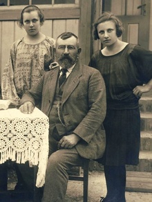 Jan Bednařík na jedné z rodinných fotografií. Fotografii pro naši encyklopedii poskytl pan Jan Bednařík, děkujeme.
