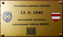 pamětní deska: 80. výročí otevření budovy hasičské stanice