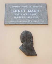 pamětní deska: E. Mach