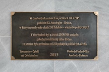 pamětní deska: pamětní deska polských politických vězňů z koncentračního tábora v Osvětimi