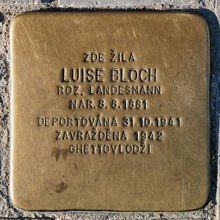 jiná realizace: uctění památky oběti holocaustu - L. Bloch
